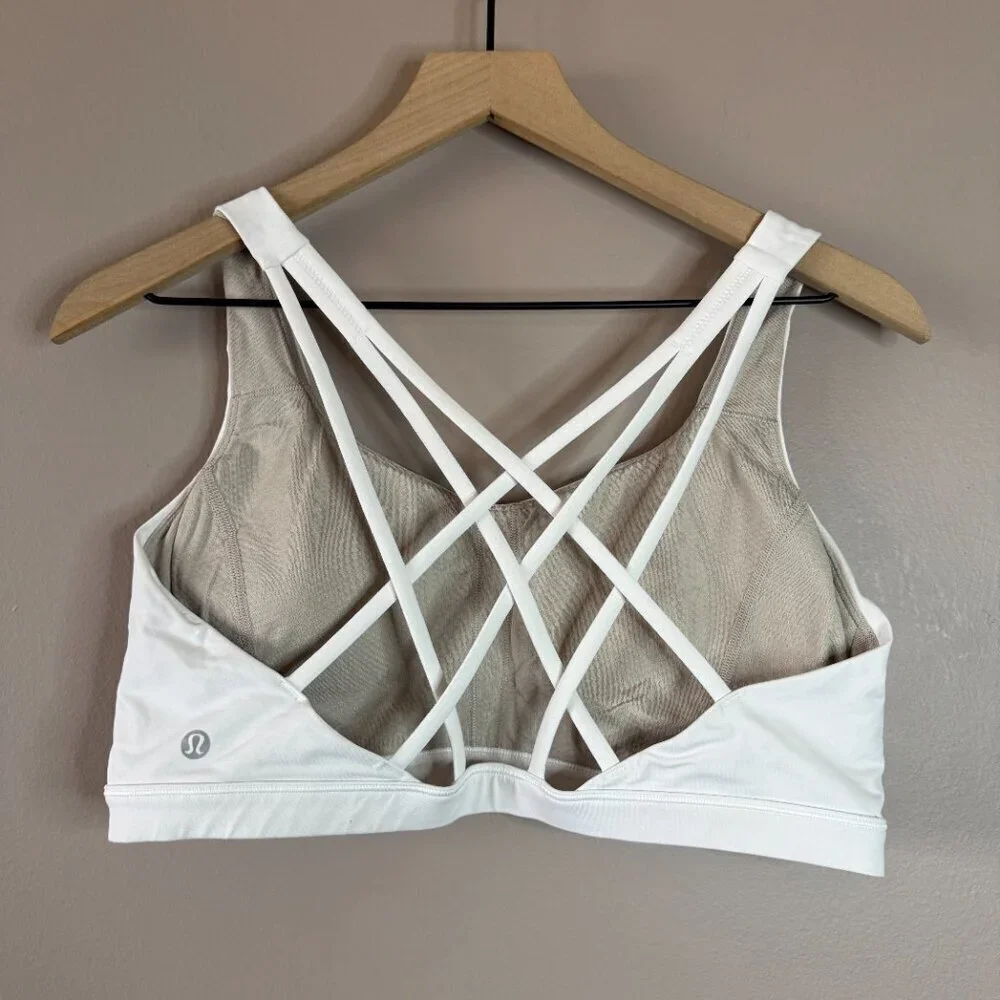 Women's 12 Lululemon Free to Be Serene Bra *Light Support, C/D Cup White